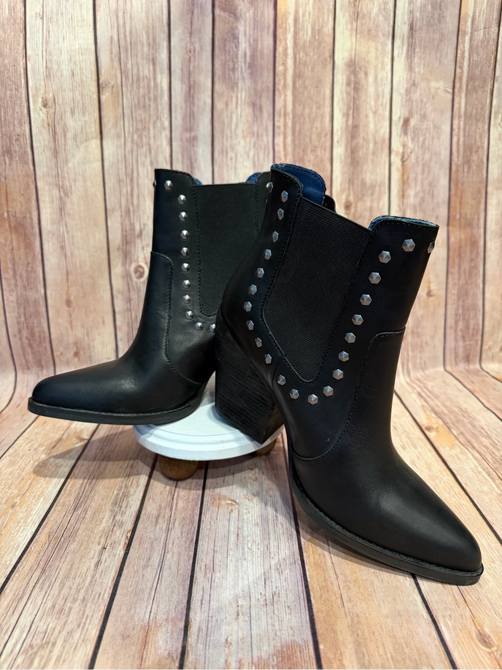 ✨NWOT ✨ Dingo Black Studded Western-Inspired Ankle Boots